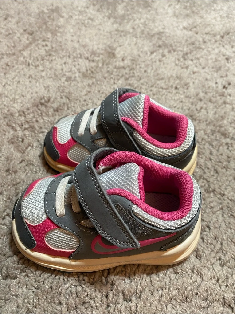 Nike Pillar TECH basketball Toddler Gray and Pink Velcro Sneakers size 4C